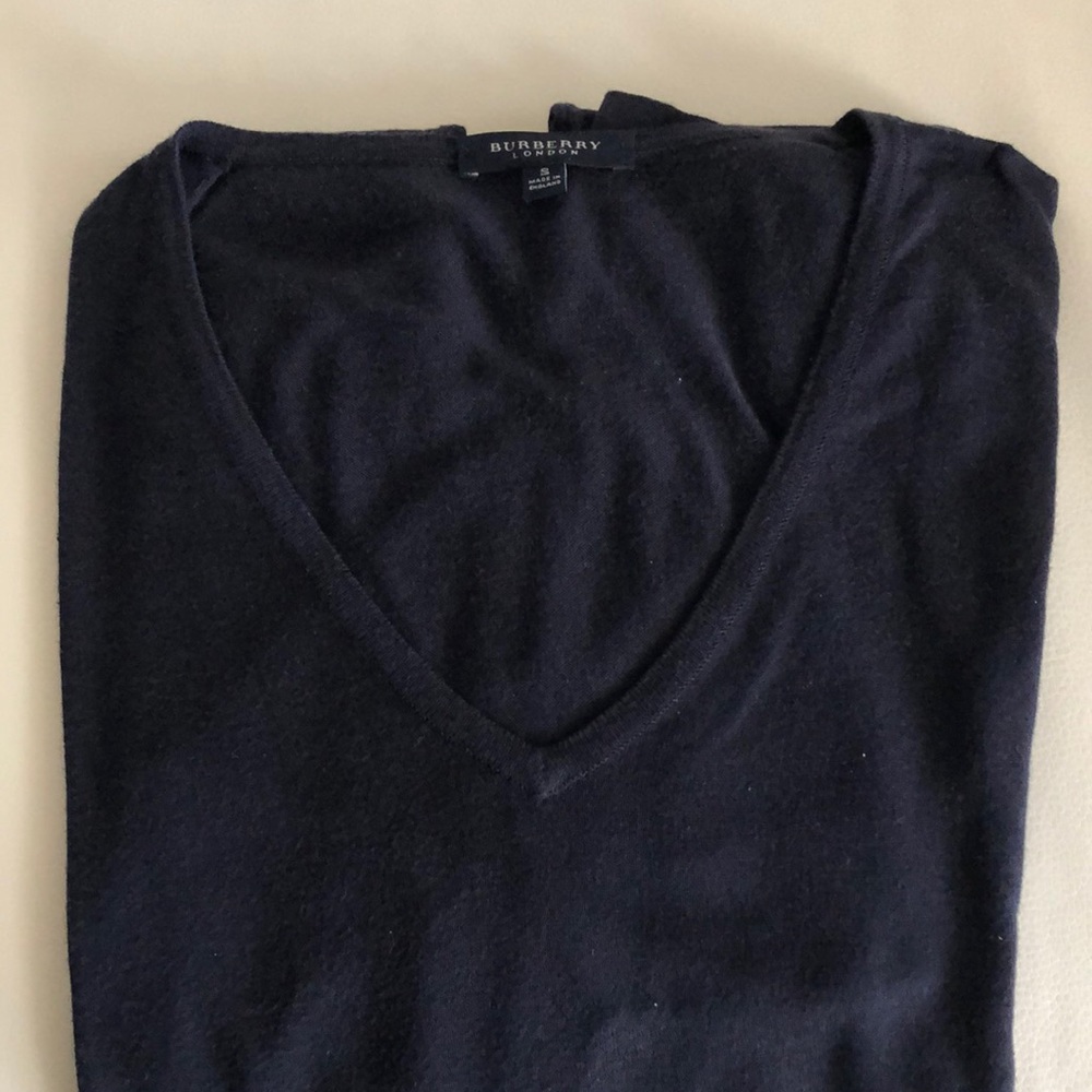 Burberry sweater in 100% cotton, made in England.